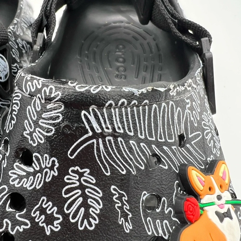 CROCS Kids Black and White Leaf Patterned Water Shoes Size 3